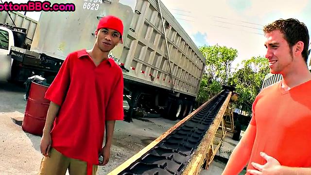 Hairy Nubian assfucked outdoors in pickup anal sex