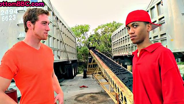 Hairy Nubian assfucked outdoors in pickup anal sex