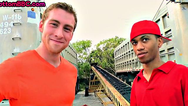 Hairy Nubian assfucked outdoors in pickup anal sex