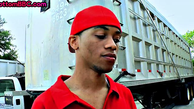 Hairy Nubian assfucked outdoors in pickup anal sex