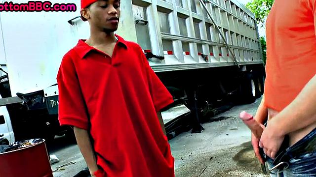 Hairy Nubian assfucked outdoors in pickup anal sex