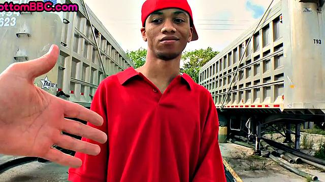 Hairy Nubian assfucked outdoors in pickup anal sex