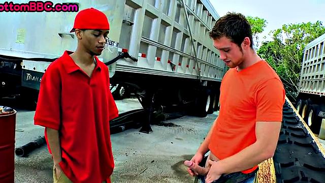 Hairy Nubian assfucked outdoors in pickup anal sex