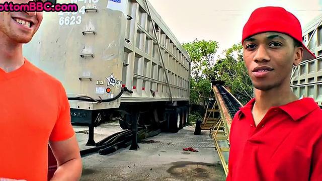 Hairy Nubian assfucked outdoors in pickup anal sex