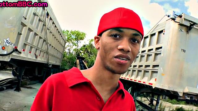 Hairy Nubian assfucked outdoors in pickup anal sex