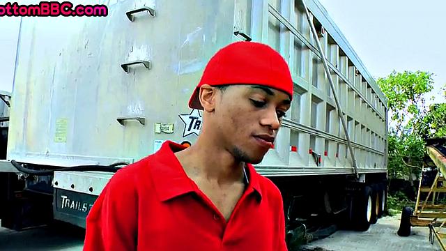 Hairy Nubian assfucked outdoors in pickup anal sex