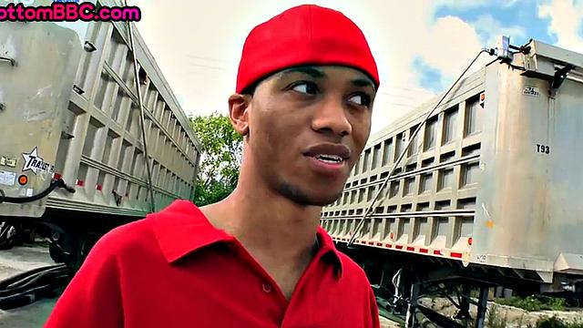 Hairy Nubian assfucked outdoors in pickup anal sex