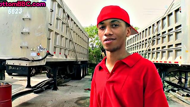 Hairy Nubian assfucked outdoors in pickup anal sex