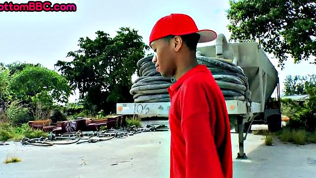 Hairy Nubian assfucked outdoors in pickup anal sex