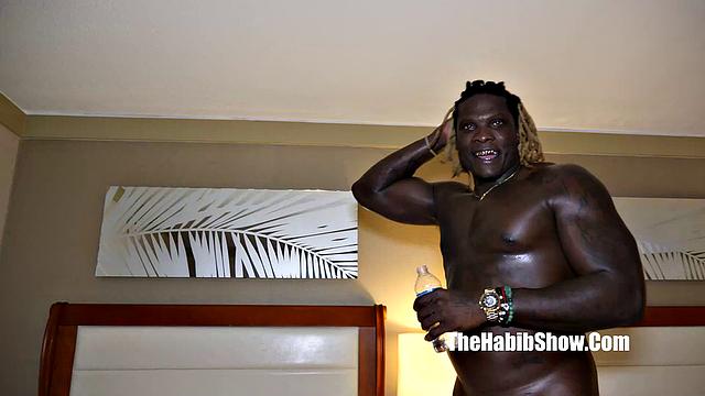 amari gold anal queen is about to get fucked by louie smalls