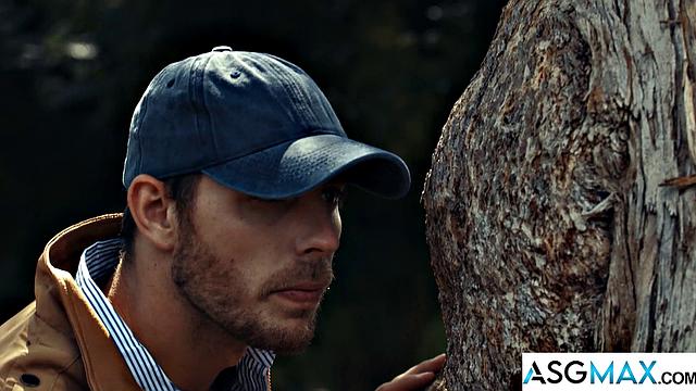 Пока мужья в неведении, мачо устраивают жаркие минеты друг другу