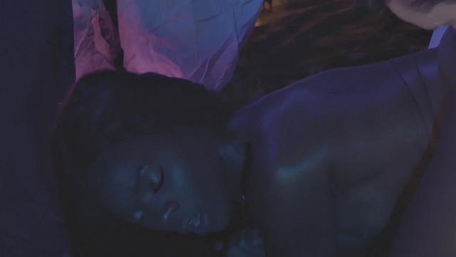 Ebony les pussylicks tattooed before strapon sex