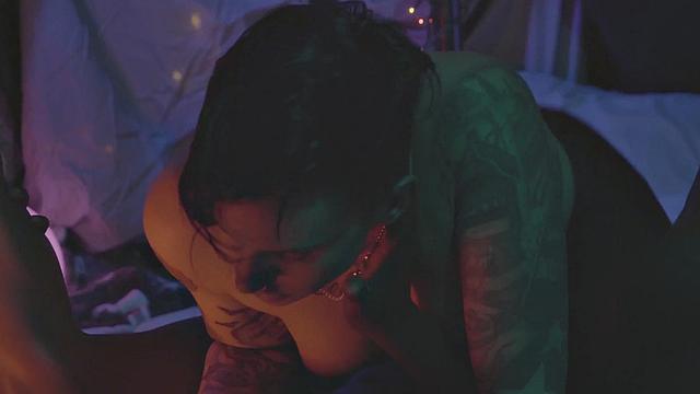 Ebony les pussylicks tattooed before strapon sex