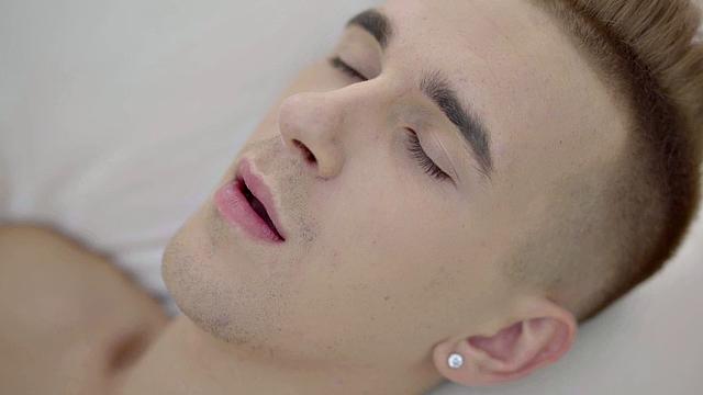 Thin twink shows off body and wanks before cumming