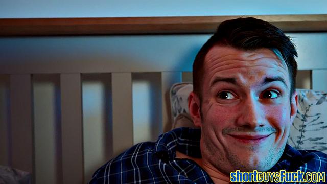 Shortie pussyfucking horny cougar