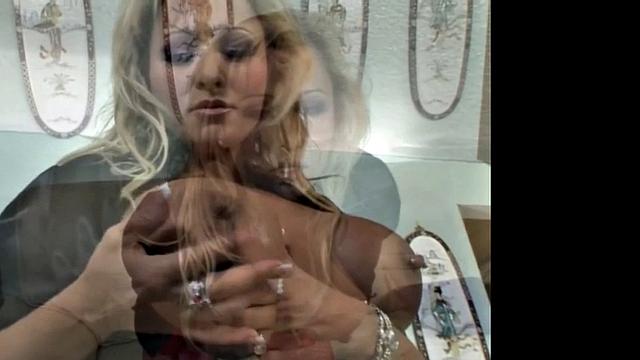 блондинка с огромной грудью получает жёстко и просит продолжения