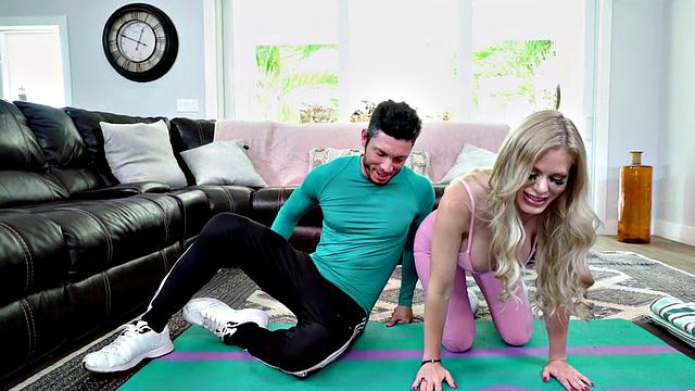 Curvy tattooed yoga babe gets creampied after stretching in the living room