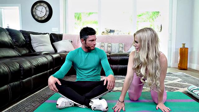 Curvy tattooed yoga babe gets creampied after stretching in the living room