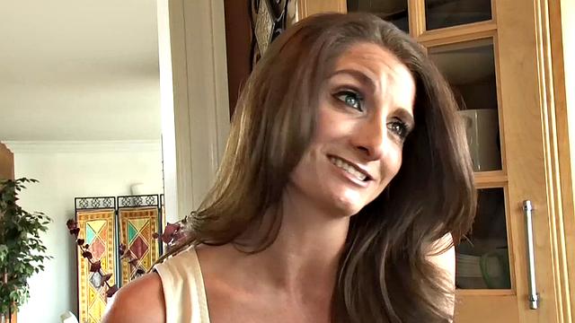 SSEXY MOMMA - Silvia Eats Step Lucy's Twat!