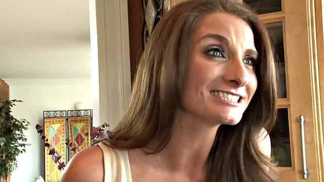 SSEXY MOMMA - Silvia Eats Step Lucy's Twat!