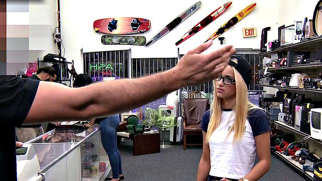Pawnshop lady enjoys sucking big dick to buy stuff for free