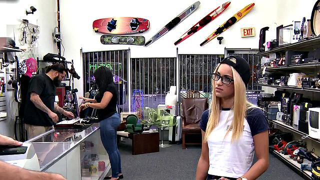 Pawnshop lady enjoys sucking big dick to buy stuff for free