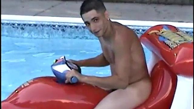 Кори открыл для себя минет с парнем и понял, что тут не до скуки