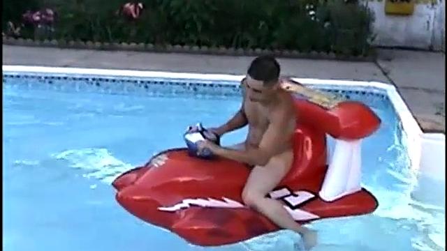 Кори открыл для себя минет с парнем и понял, что тут не до скуки