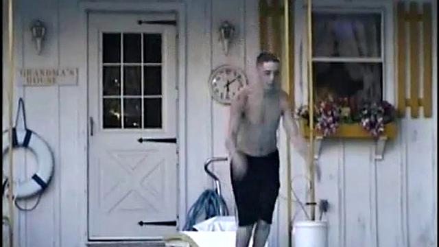 Кори открыл для себя минет с парнем и понял, что тут не до скуки