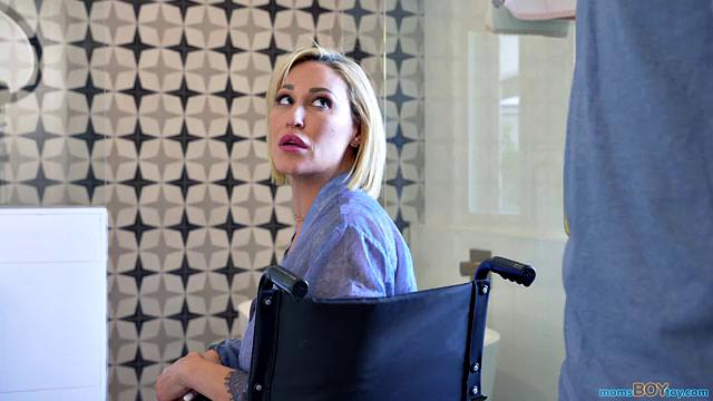 Bathing Stepmom - S1:E7