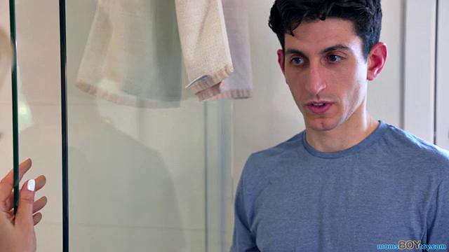 Bathing Stepmom - S1:E7