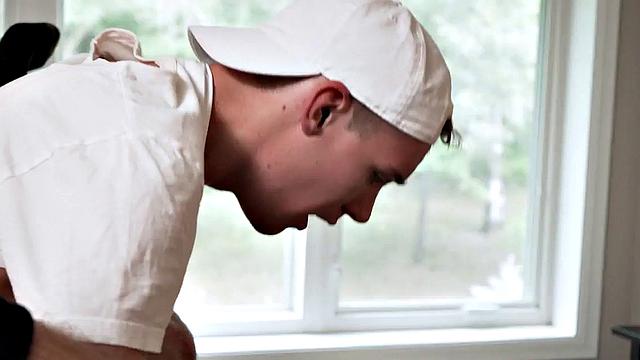 Buff DILF bottomed by twink