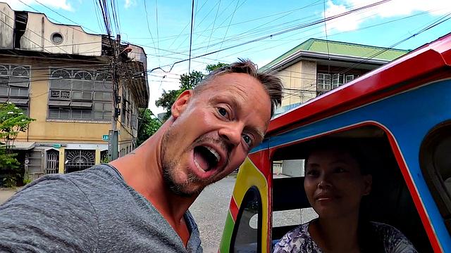 Зрелая азиатка ловит мощный финиш прямо на лицо