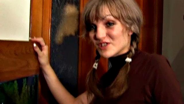 везунчик застукал сестру друга Тесию и устроил ей жаркий секс