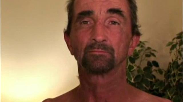 рик дрочит толстый член и мощно кончает