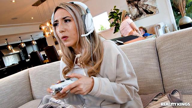 Hot Nerd Watches Gamer Girlfriend