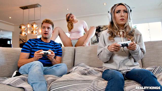 Hot Nerd Watches Gamer Girlfriend