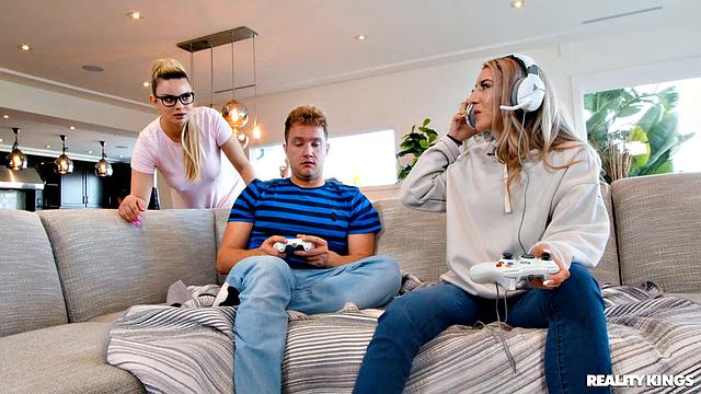 Hot Nerd Watches Gamer Girlfriend