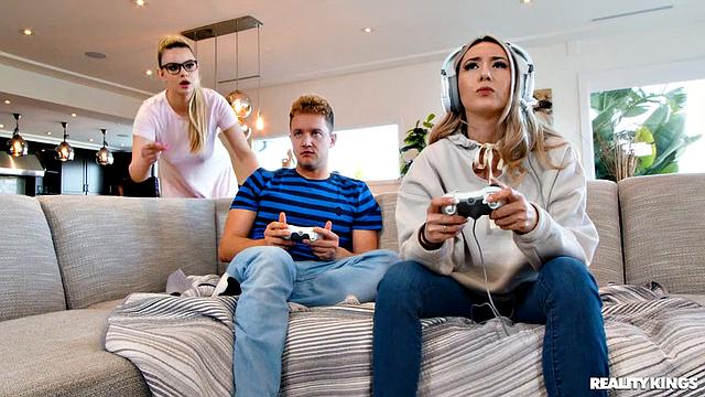 Hot Nerd Watches Gamer Girlfriend