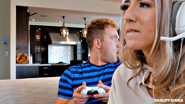 Hot Nerd Watches Gamer Girlfriend