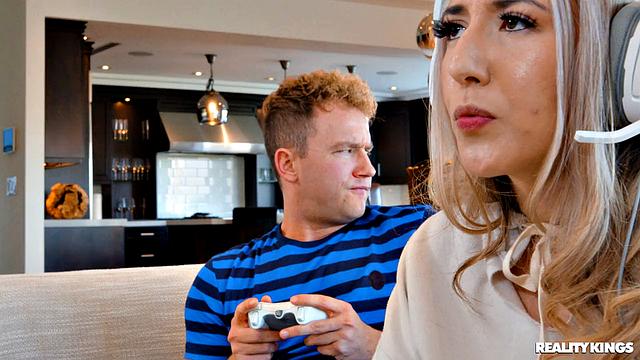 Hot Nerd Watches Gamer Girlfriend