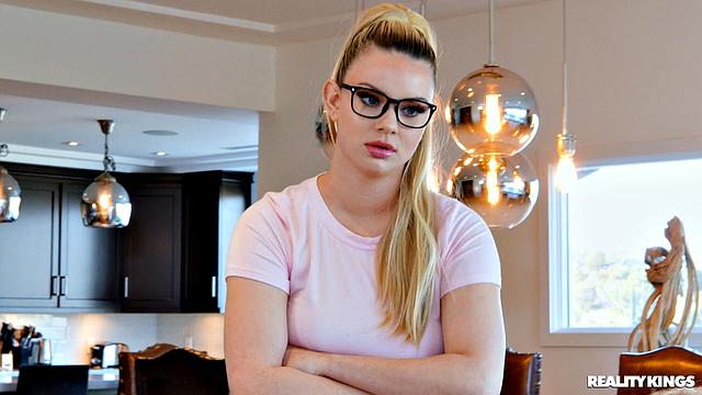 Hot Nerd Watches Gamer Girlfriend