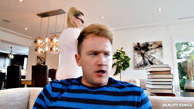 Hot Nerd Watches Gamer Girlfriend