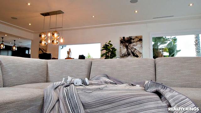 Hot Nerd Watches Gamer Girlfriend