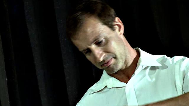 блондинка в наручниках получает порку и жесткое доминирование