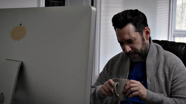 Cocksucking stepdaughter fucked by stepdad while alone