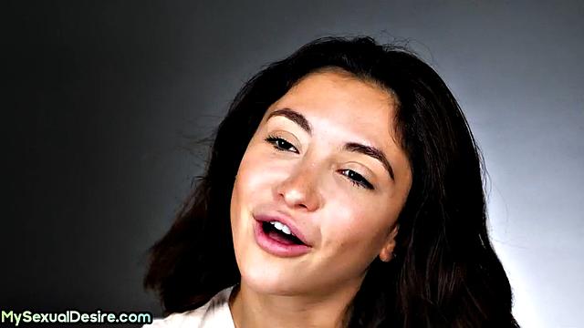 Skinny babe hard pussytoying solo