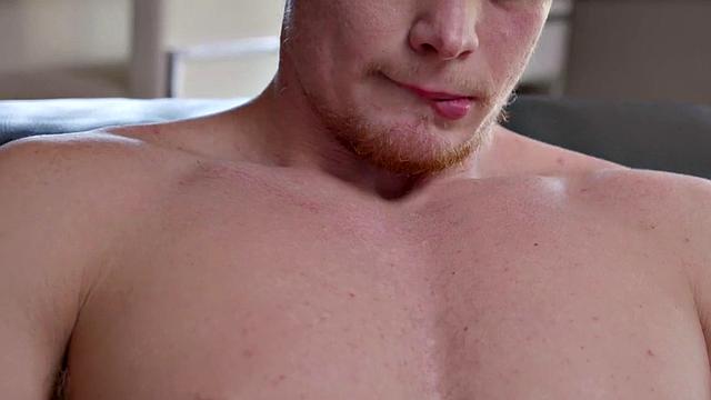 Hunky amateur tugging his shaft in solo action