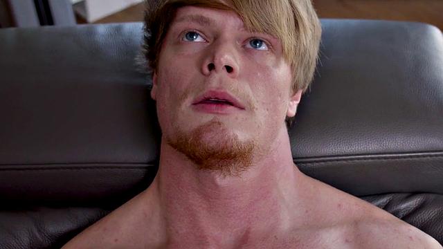 Hunky amateur tugging his shaft in solo action