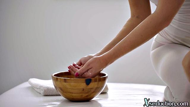 Oiled lez sluts licking each other